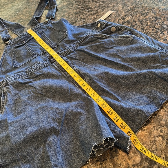 Tinseltown blue Denim Overall shorts NWT XL - Picture 9 of 10